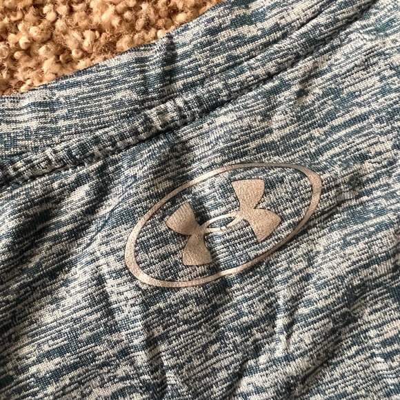 Ladies Under Armour long sleeved workout top - Picture 4 of 4